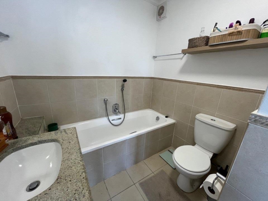 To Let 1 Bedroom Property for Rent in Strand Central Western Cape